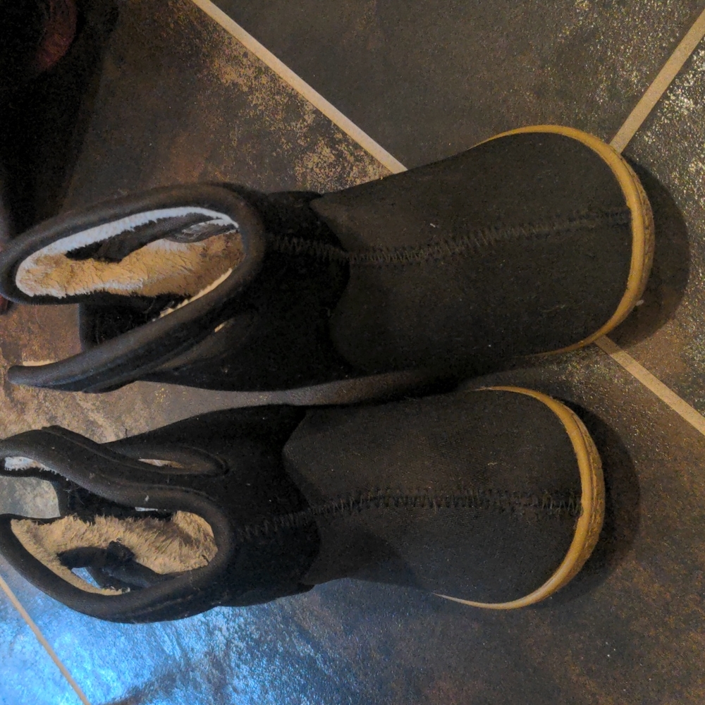 Boys black toddler bogs